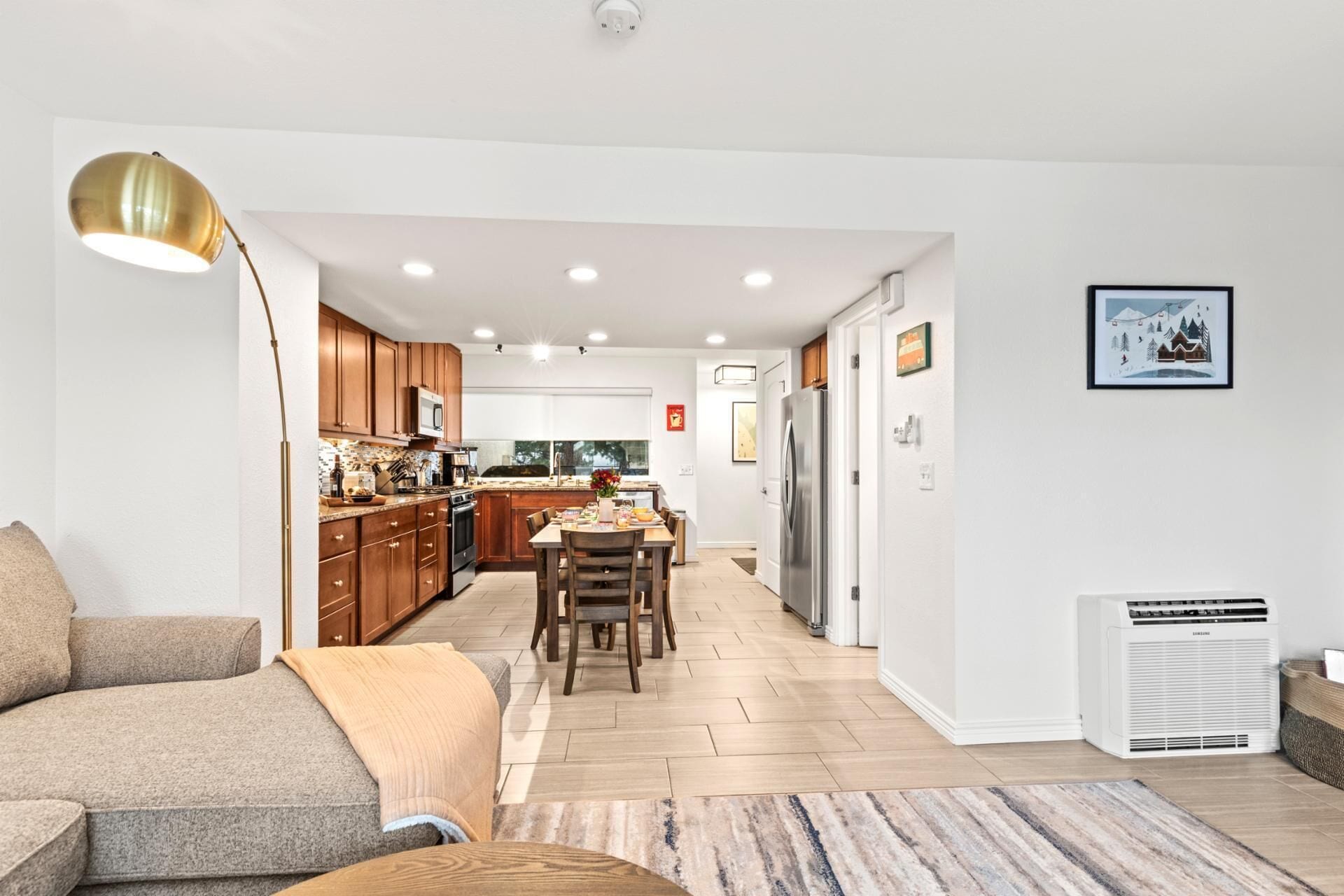 Condo (3 Bedrooms) | Living room