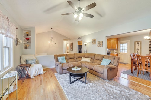 Pool, Deck & Grill: Spacious Apt in Naugatuck!