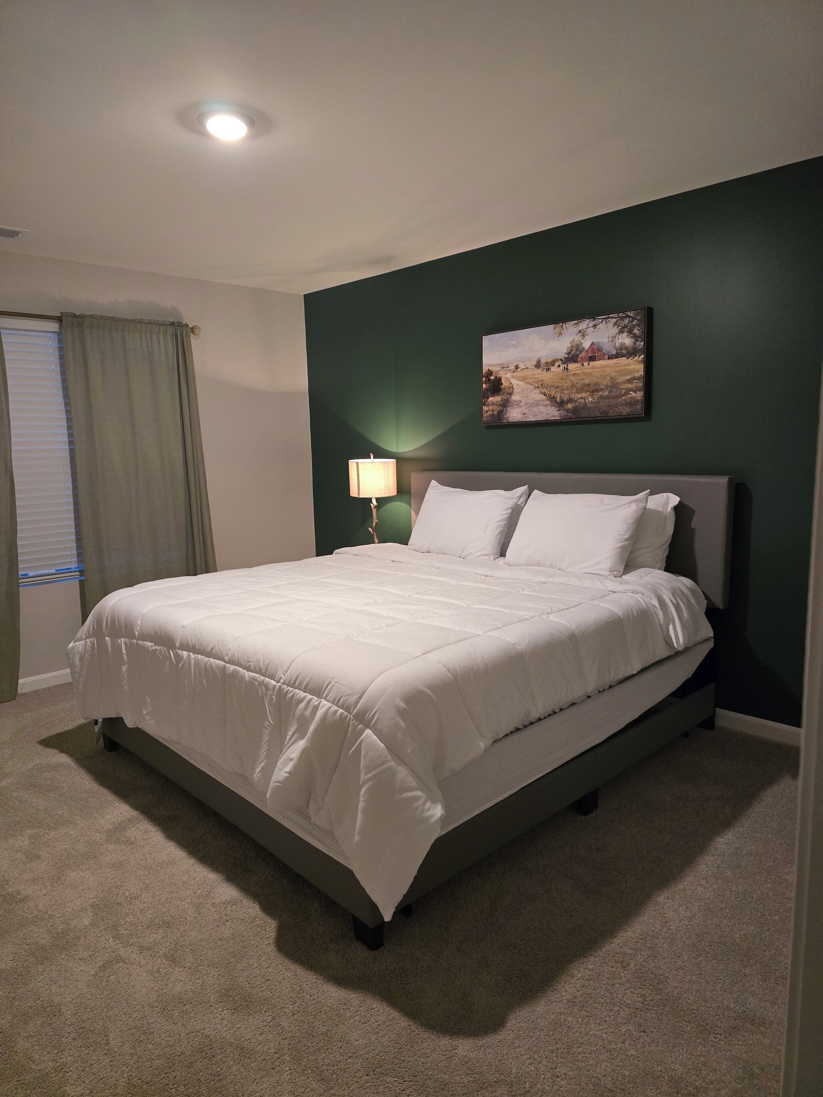 3 habitaciones, escritorio, tabla de planchar con plancha y wifi gratis 