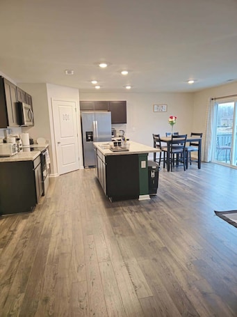 Fridge, microwave, oven, stovetop. Elizabethtown Charm