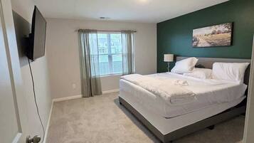3 bedrooms, desk, iron/ironing board, free WiFi
