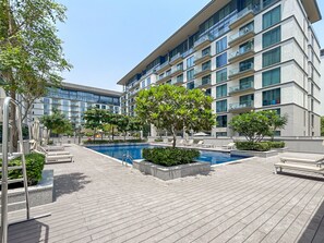 Pool - Massive 1BR w/ Pool, Gym & Kid`s Play Area (Dubai)