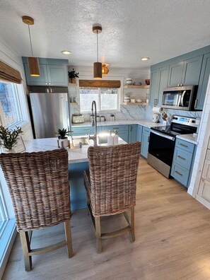 Fridge, microwave, oven, stovetop - Cozy Little Cabin w/Hot Tub
 (Midway)