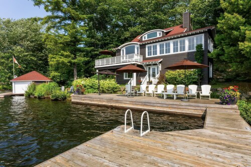 4 bed 4 bath cottage on Indian River of Lake Muskoka