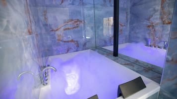 Doccia, vasca idromassaggio, asciugacapelli, bidet