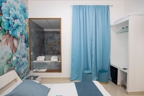 1 bedroom, iron/ironing board, WiFi, bed sheets - 4 Rooms Rosario - Double Room with Hot Tub (Catania)
