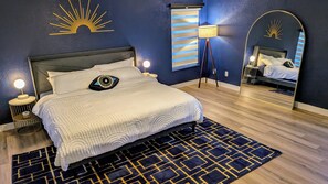 8 habitaciones, escritorio y tabla de planchar con plancha 