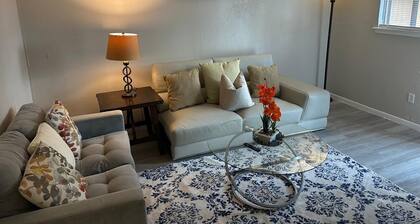 Charming 2-bedroom apartment with WiFi, AC in vibrant Killeen