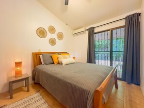 1 bedroom, Internet, bed sheets - Sea Bird #2 1 Bed 2 Bath Charming Loft in Las Palmas (Playas del Coco)