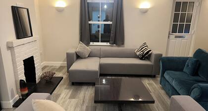 5 Bedroom house with plenty of space. Perfect for families and contractor stays!