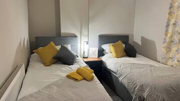 5 habitaciones, tabla de planchar con plancha y wifi