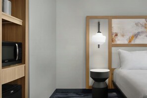 Hypo-allergenic bedding, desk, laptop workspace, blackout drapes - Fairfield Inn & Suites by Marriott Sikeston (Sikeston)