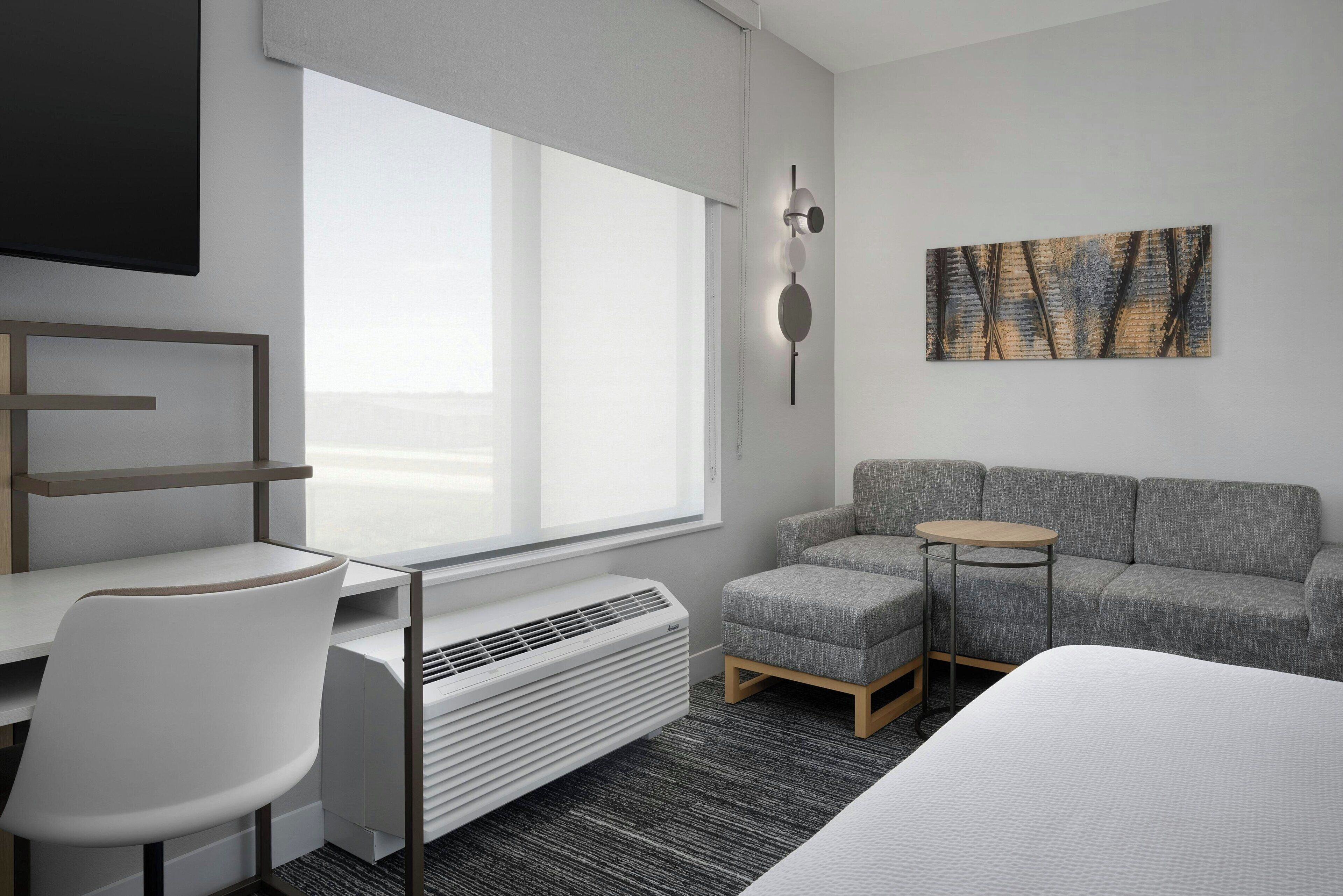 開放式客房, 1 張特大雙人床和 1 張沙發床 | 低過敏寢具、客房內保險箱、書桌、筆電工作空間