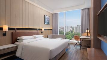 Superior-Zimmer, 1 King-Bett, Stadtblick | Hochwertige Bettwaren, Betten mit Memory-Foam-Matratzen, Minibar