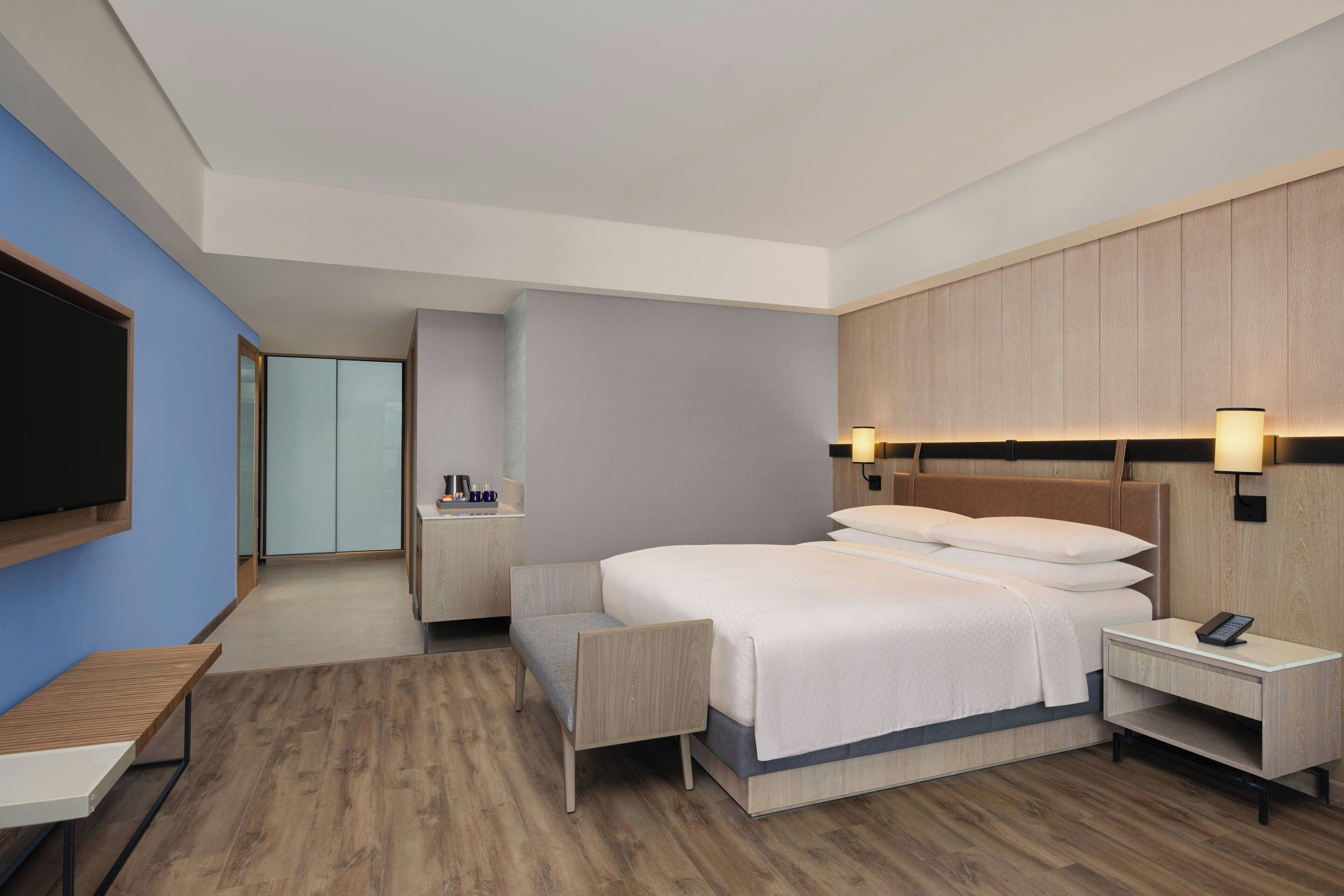 Premium Room, 2 Twin Beds, City View (Balcony) | Premium bedding, minibar, in-room safe, desk