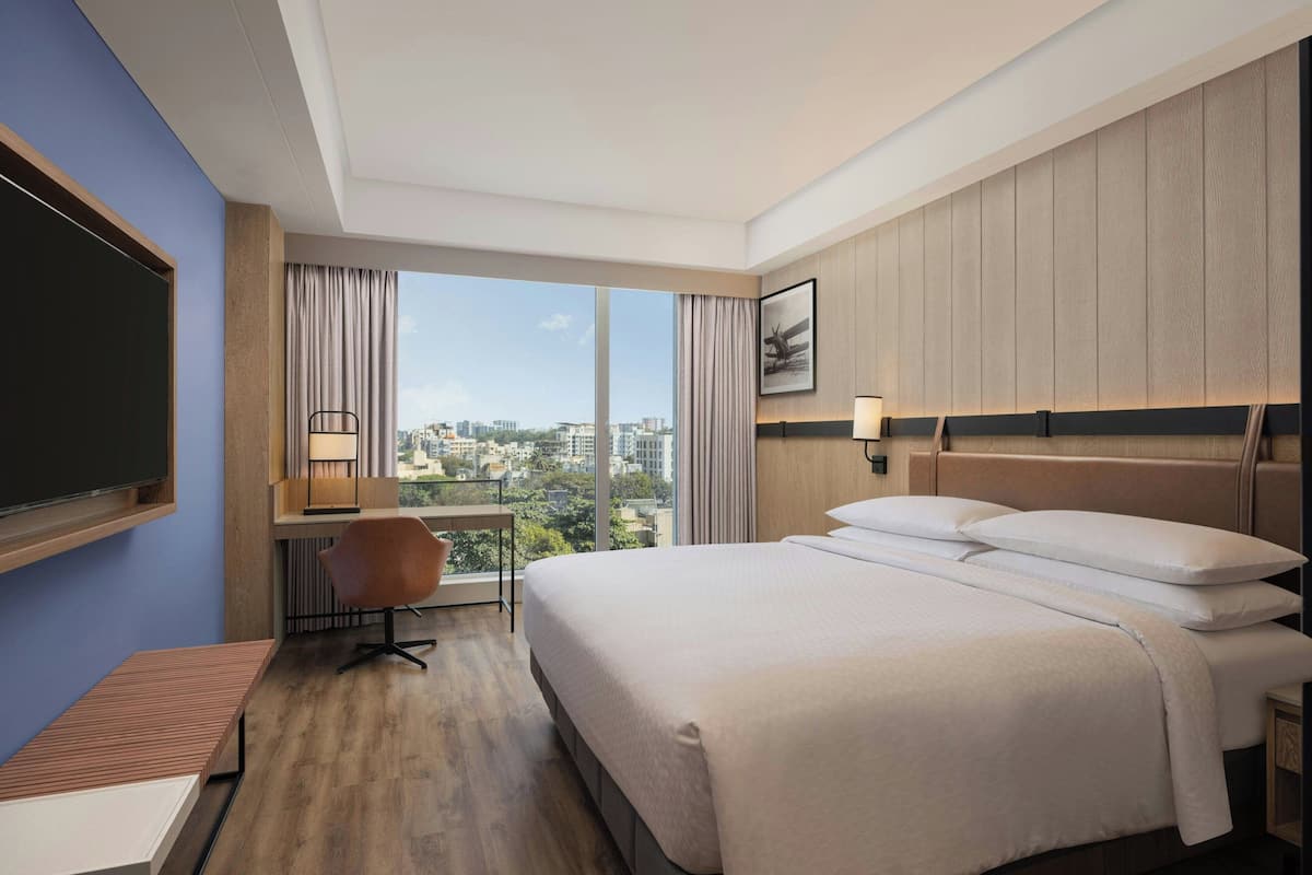 Premium bedding, minibar, in-room safe, desk