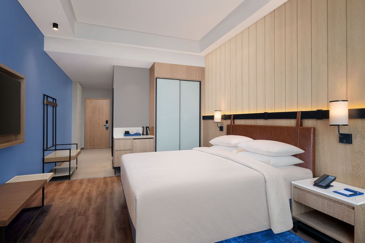 Premium bedding, minibar, in-room safe, desk