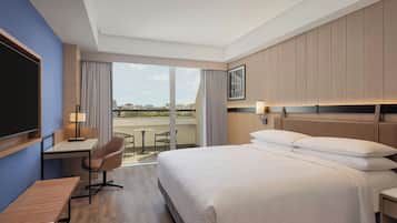 Superior Room, 1 King Bed, City View | Premium bedding, minibar, in-room safe, desk