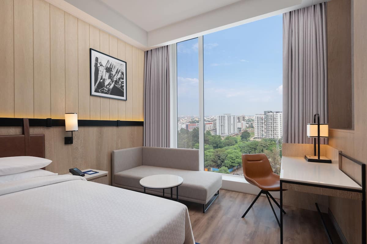 Superior Room, 1 Katil Raja (King), City View | 1 bilik tidur, peralatan tempat tidur premium, bar mini