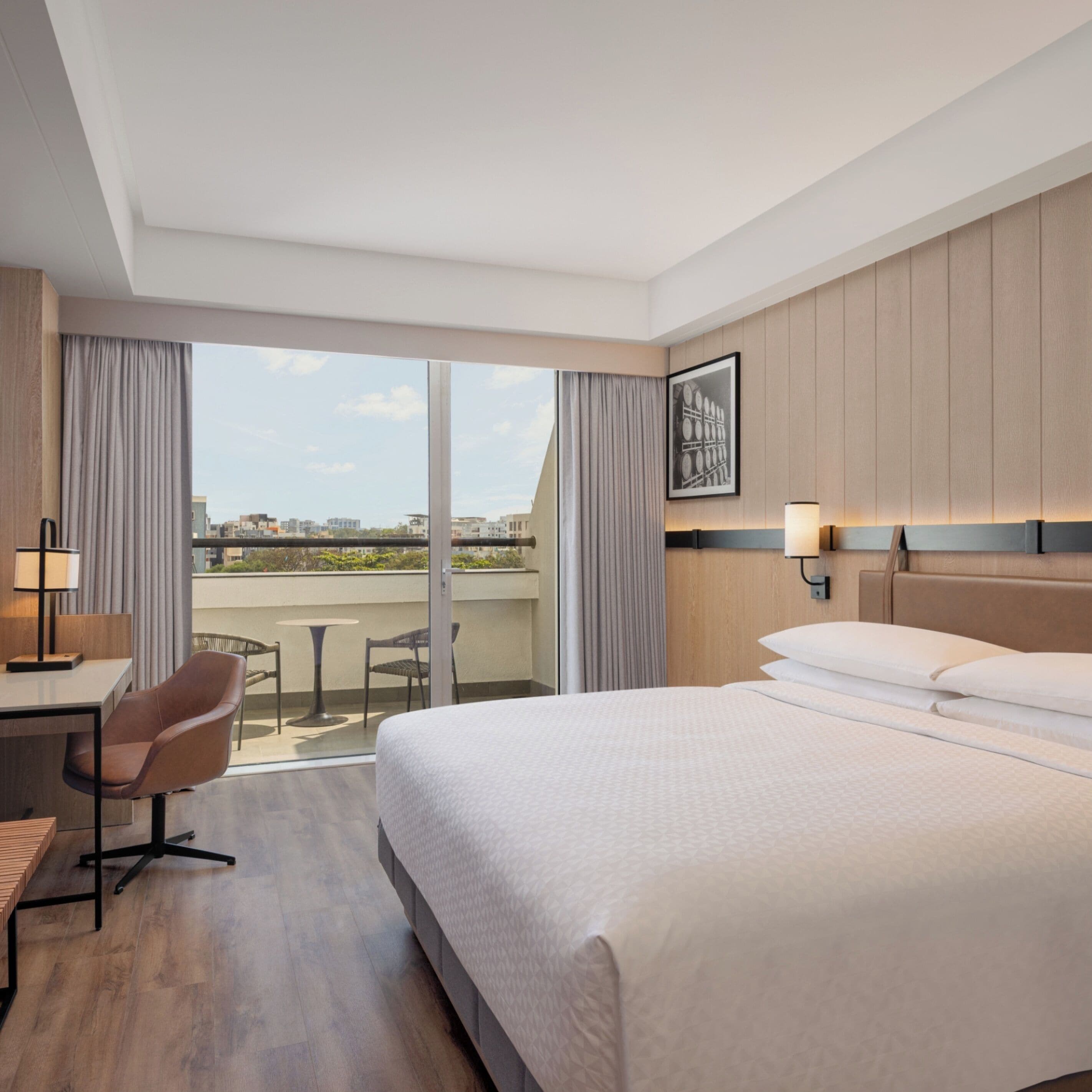 Suite, 1 King Bed, Non Smoking, City View