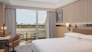 Suite, 1 King Bed, Non Smoking, City View