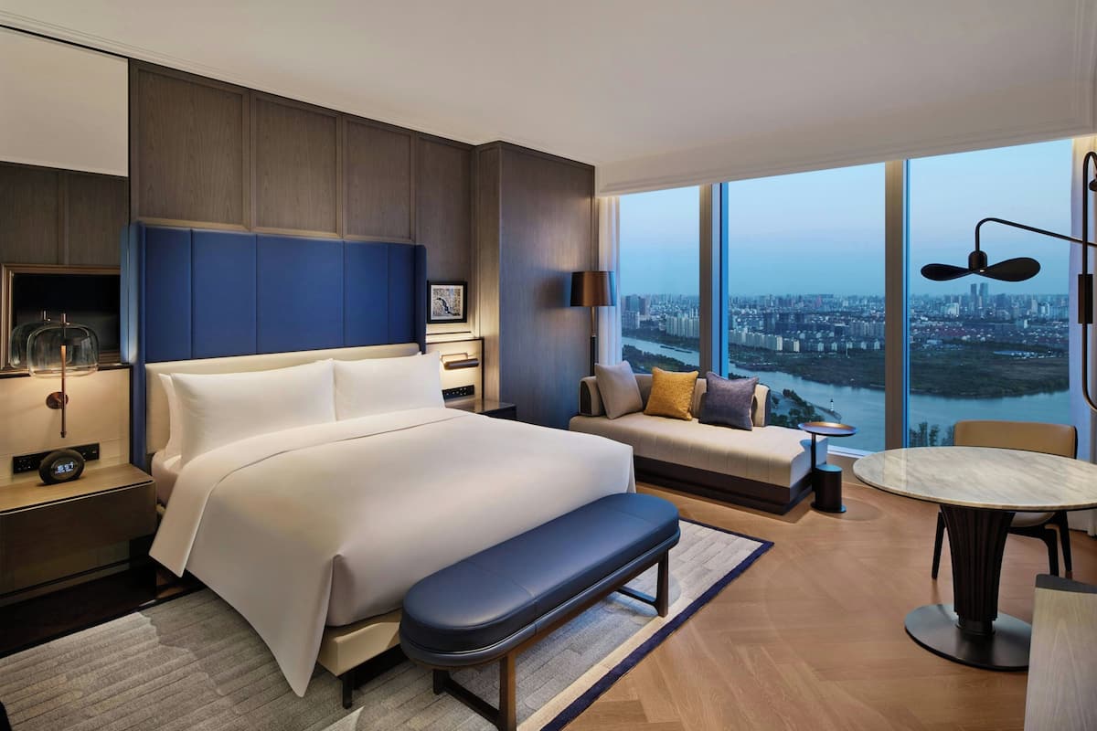 Suíte executiva, 1 cama King (View) | Edredons de pluma, frigobar, cofres nos quartos, escrivaninha