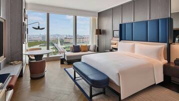 Cubrecamas, minibar, caja de seguridad en la habitación y escritorio