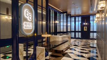 2 間餐廳;供應早餐、午餐、晚餐;多國菜