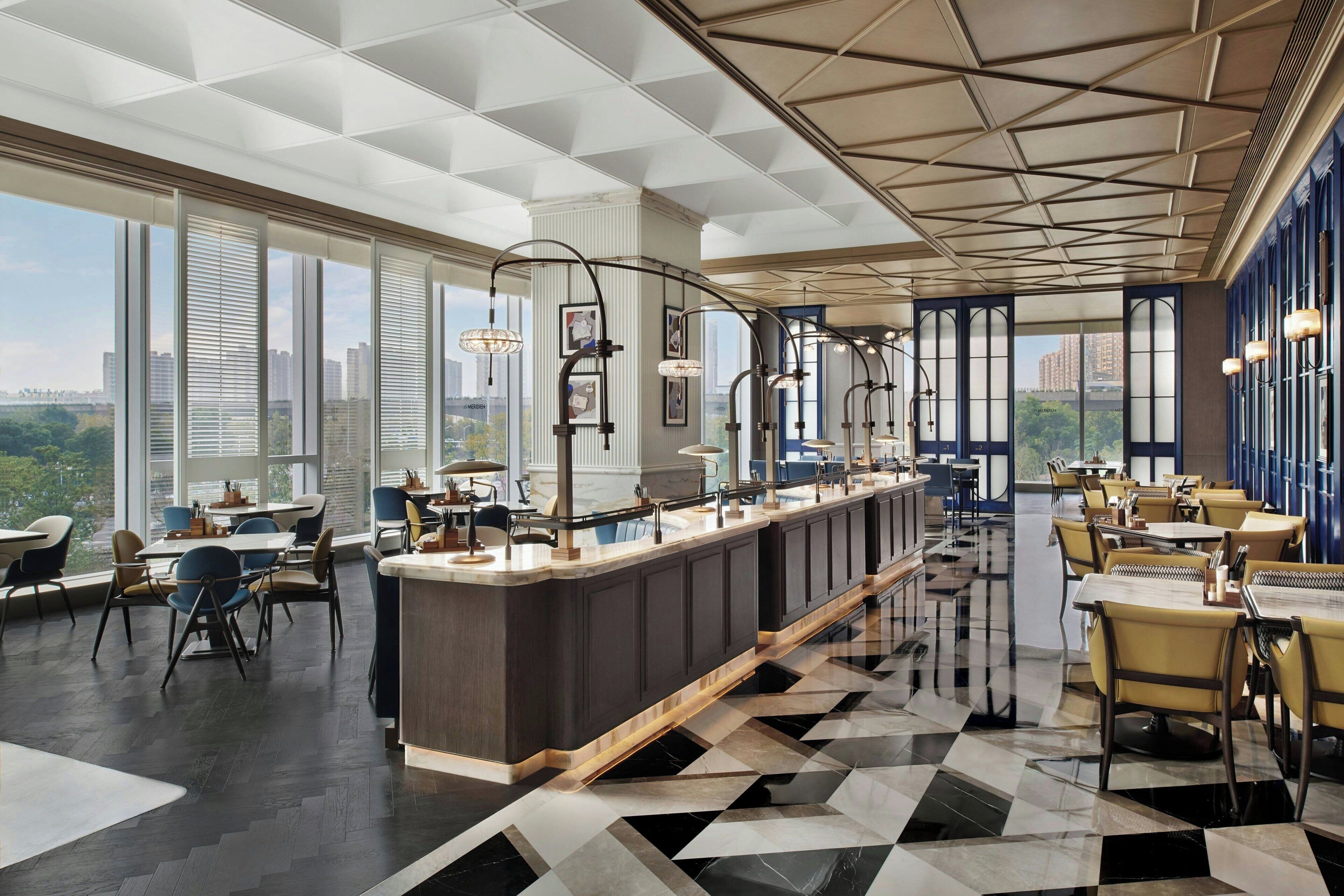 2 restaurants; breakfast, lunch, dinner and brunch served 