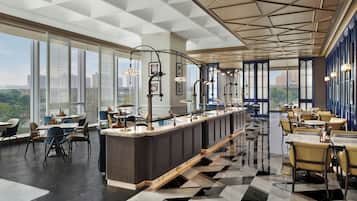2 restaurants; breakfast, lunch, dinner and brunch served