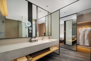 Shower, rainfall showerhead, free toiletries, hair dryer - Fairfield By Marriott Yiwu (Jinhua)