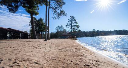 2 Bedroom condo great view of Duck Lake