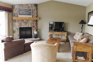 TV, fireplace, DVD player, books - 2 Bedroom, balcony beach view condo @ Duck Lake (Eagle River)