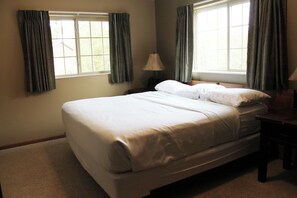 2 bedrooms, iron/ironing board, free WiFi, bed sheets - 2 Bedroom, balcony beach view condo @ Duck Lake (Eagle River)