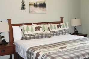 2 bedrooms, iron/ironing board, free WiFi, bed sheets - 2 bedroom Lynx Lake condo in Eagle River WI (Eagle River)