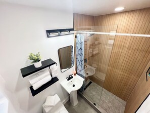 Hårtørrer, håndklæder, Sæbe, Toiletpapir