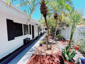 Property grounds - Central, Modern & Stylish 1Br 1Bath Apt in Lake Ridge (Fort Lauderdale)