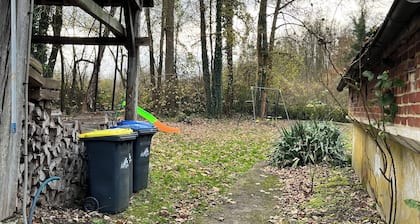 Apartamento acogedor situado a 17 km de Beauvais y a 20 km del aeropuerto.