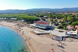 Beach nearby, beach towels - DOMO 101 - Deluxe Junior Suite with Sea View (Aglientu)