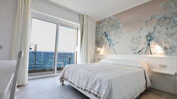 1 chambre, coffres-forts dans les chambres, bureau, lit parapluie