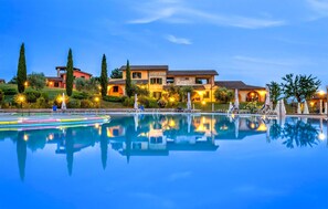 Pool - Awesome apartment in Niccioleta GR (Niccioleta GR)