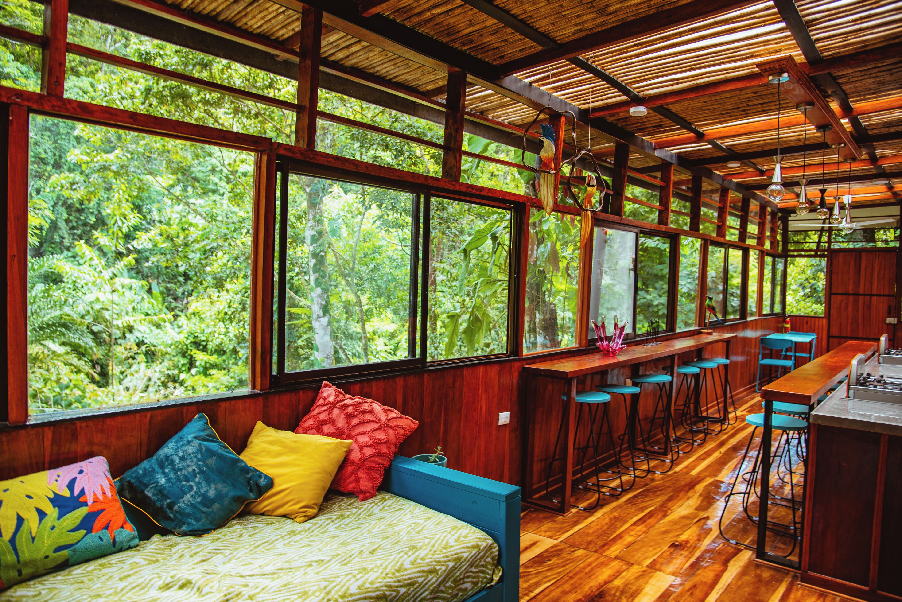 المنشأة من الداخل