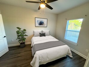 3 soverom, strykejern/-brett, wi-fi og sengetøy