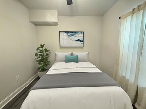 3 bedrooms, iron/ironing board, WiFi, bed sheets
