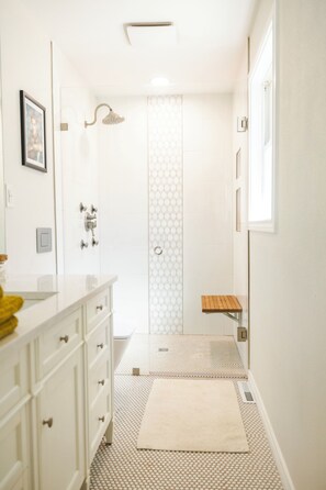 Shower, jetted tub, hair dryer, bidet