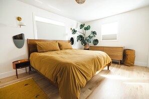4 bedrooms, desk, iron/ironing board, travel crib - The Green House - Spacious, modern, pool (Boulder)