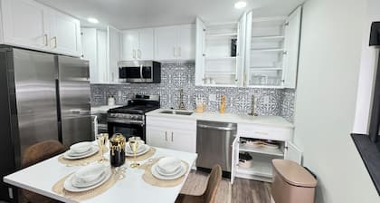 Stunning 3-bedroom stay on DC Edge