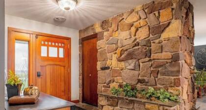 CozyHome-HotTub-Pool-WI-FI-KingBed-ArcadeGames-PoolTable