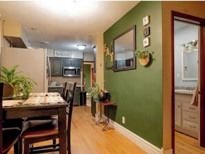 Dining - CozyHome-HotTub-Pool-WI-FI-KingBed-ArcadeGames-PoolTable (Goshen)