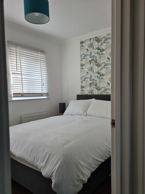 2 bedrooms, iron/ironing board, WiFi, bed sheets - Rays home away from home (Middlesbrough)